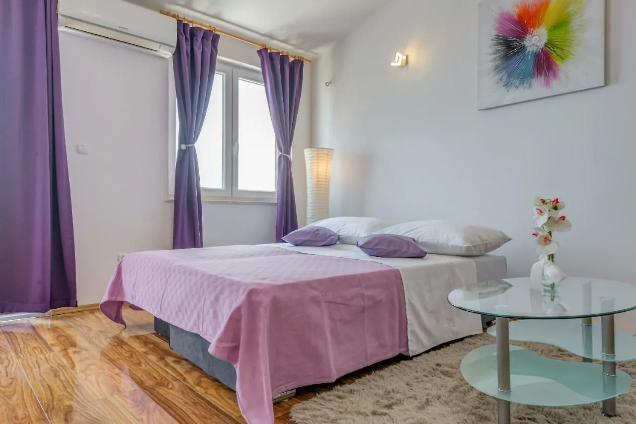 Apartment Ana Split 0*,